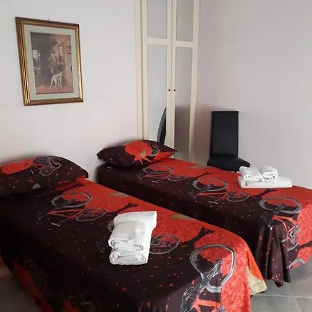 Hostel Forever 2 *